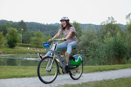 Novosti pri izposoji električnih koles; arhivska fotografija