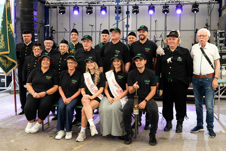 Novi knapi in uniformirani rudarji