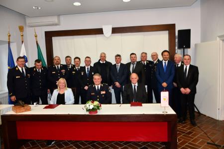 Slovesen podpis pogodbe za gradnjo regijskih poligonov