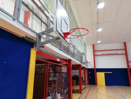 Novi košarkarski koši v šolski telovadnici