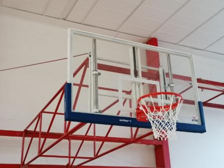 Novi košarkarski koši v šolski telovadnici