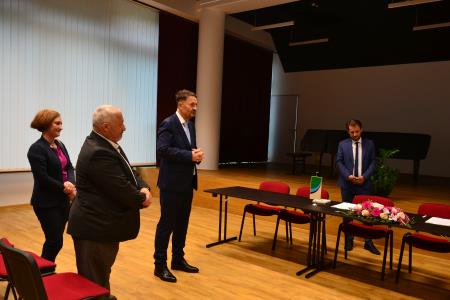 Podpis pogodbe med Kemijskim inštitutom in podjetjem Skitti