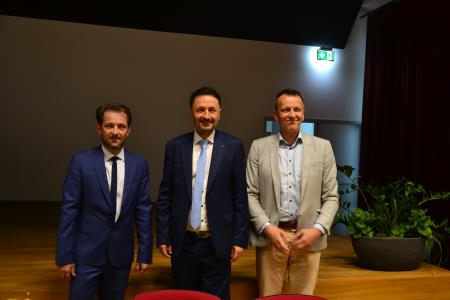 Podpis pogodbe med Kemijskim inštitutom in podjetjem Skitti