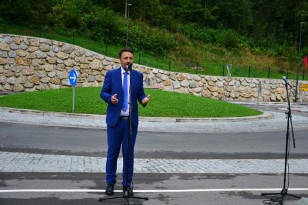 Prenovljena cesta skozi Kisovec tudi uradno odprta