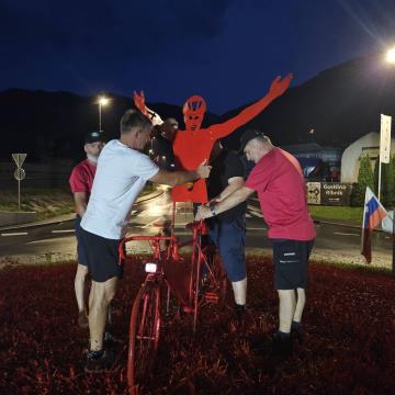 Slavje v Kisovcu po zmagi Primoža Rogliča