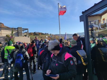 Zagorski častniki na pohodu po poteh soške fronte   