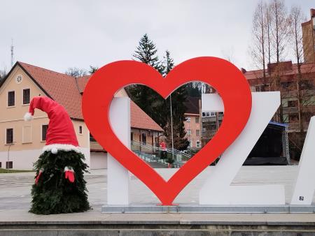 Škratkov kotiček na tržnici in božična pravljica na ploščadi