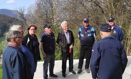 Pohod z vojaškimi aktivnostmi in streljanju z zračno puško