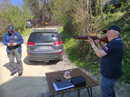 Pohod z vojaškimi aktivnostmi in streljanju z zračno puško