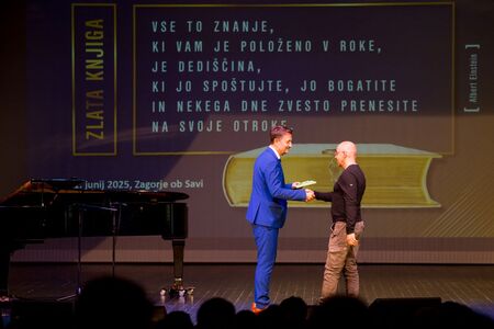 Vpis najboljših učencev in dijakov v zlato knjigo