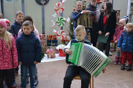 Miklavž obiskal zagorsko tržnico