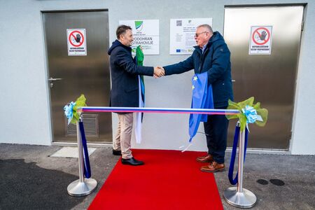 Minister in župan predajata namenu vodohran Strahovlje
