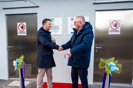 Minister in župan predajata namenu vodohran Strahovlje