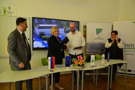 Podpis pogodbe o začetku obnove Partizana