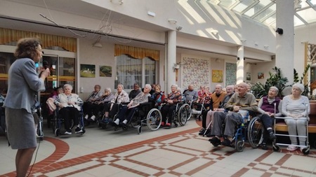 Župan tudi letos razveselil ženske v Domu Polde Eberl Jamski