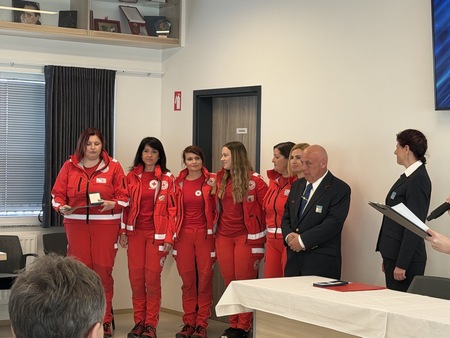 Zagorski kinologi in ekipa prve pomoči RK dobitniki priznanj CZ