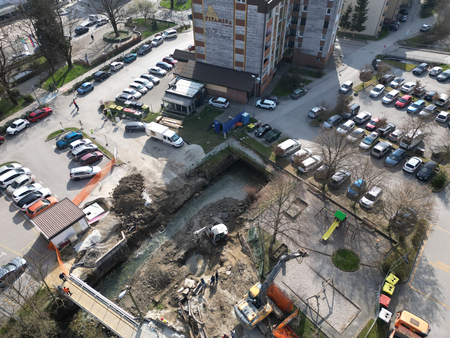 Gradbišče ob sanaciji plazu nad AP