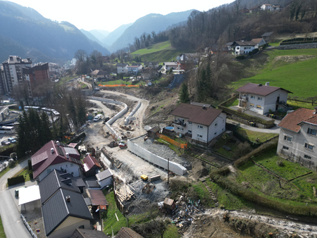 Gradbišče ob sanaciji plazu nad AP