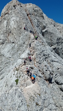 Sedemnajsti pohod Kum–Triglav znova povezal Zasavje in slovenski vrh